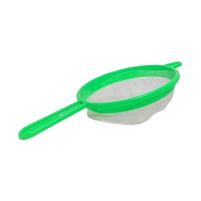 Plastic tea strainer with handle